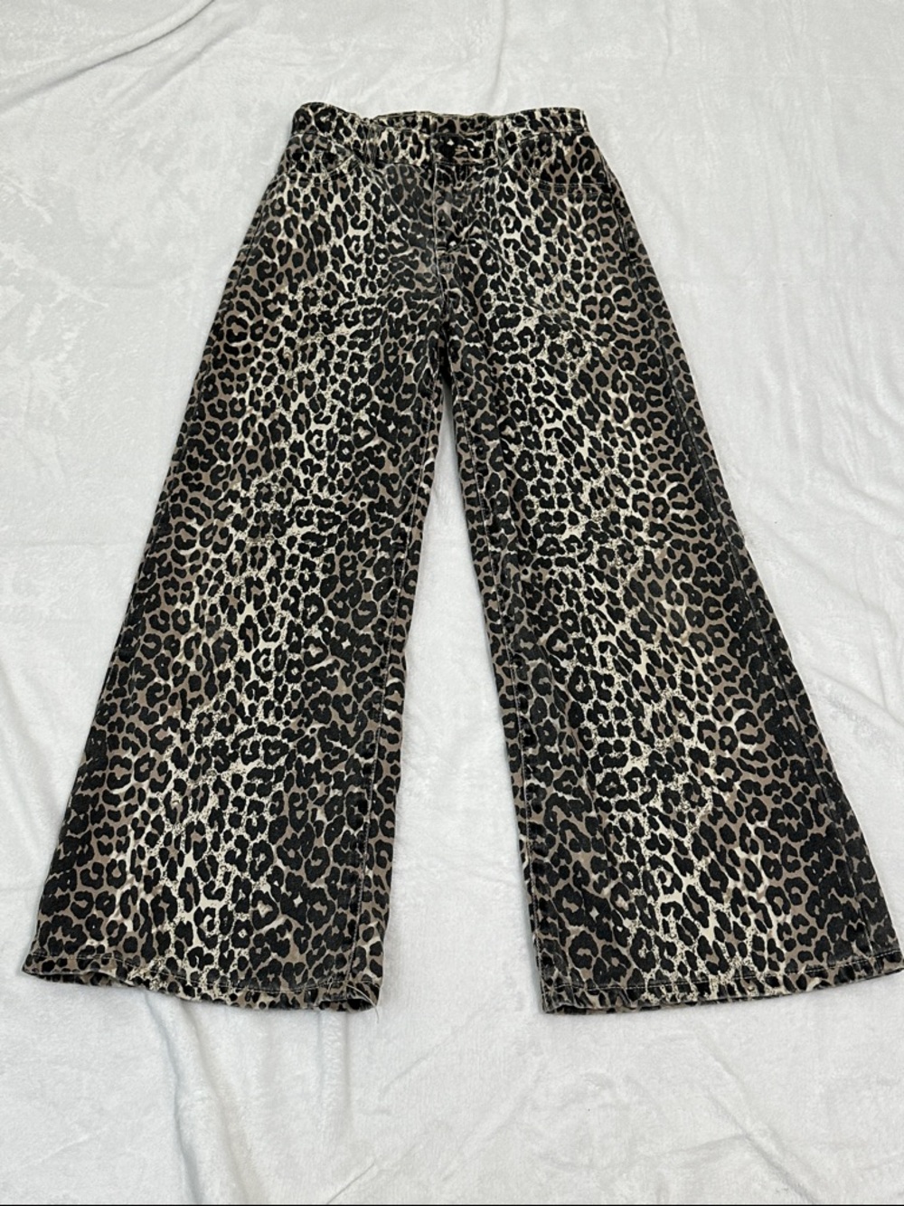 ❤️ Tractr Wide Leg Leopard Print Jeans